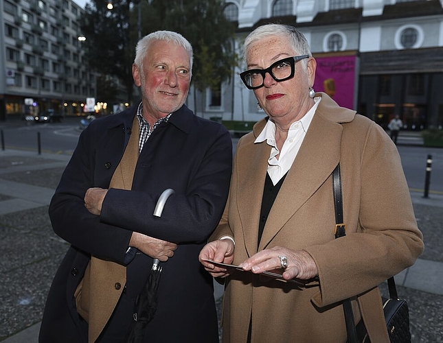 Bruno Schmidiger kam mit Gattin Christine ins Theater. «Leichen im Keller? Fragen Sie mich, wenn meine Frau nicht dabei ist.»
