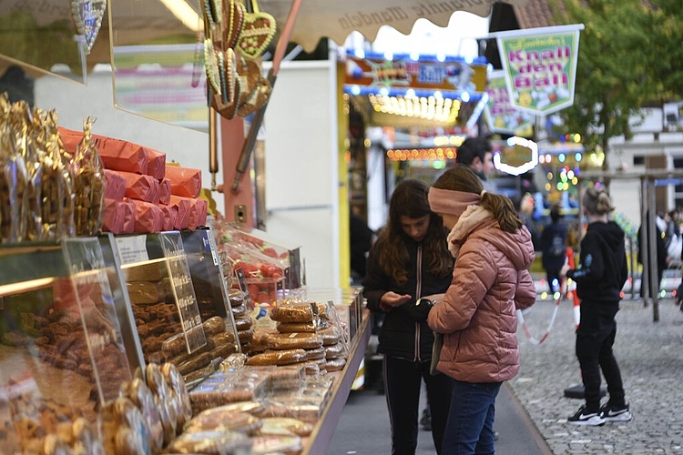 Dank der Minichilbi auf dem Stadtplatz konnte man sich auch feine Leckereien kaufen.
