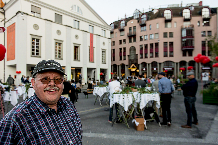 Urs Liechti schwärmt von den William-Shakespeare-Aufführungen im Luzerner Theater und meint im Vorbeigehen, dass das Theater fast seine zweite Heimat sei.
