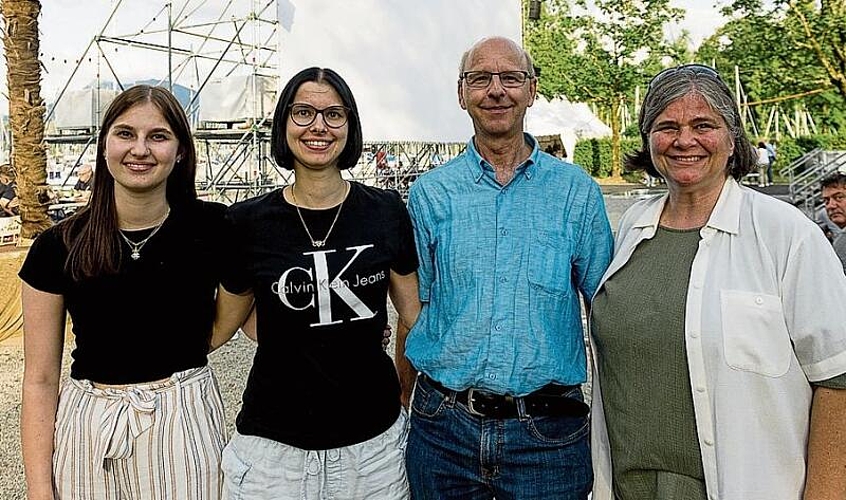 Von links: Melanie, Saskia und Stefan Walker mit Manuela Cimenti. Das tolle Ambiente und der Abopass der «Luzerner Zeitung» haben sie dazu bewogen, sich den Film anzusehen.