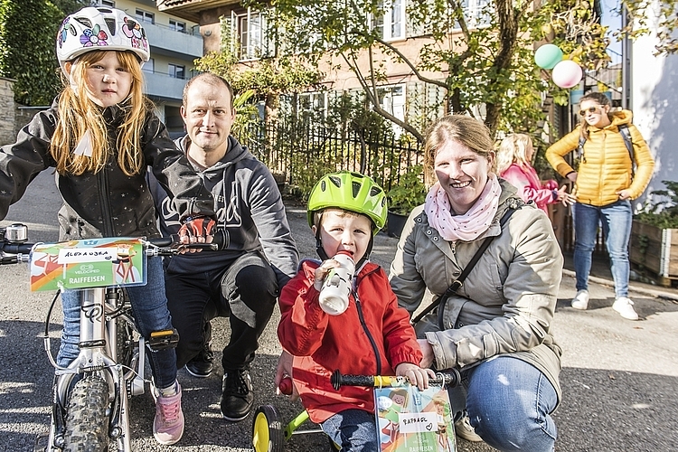 Als der Jüngst der Familie Ruch, Raphael, hörte, dass seine Schwester Alexandra am Kinderrennen startet, wollte er auch dabei sein. Mit Adrian und Natalie Ruch.
