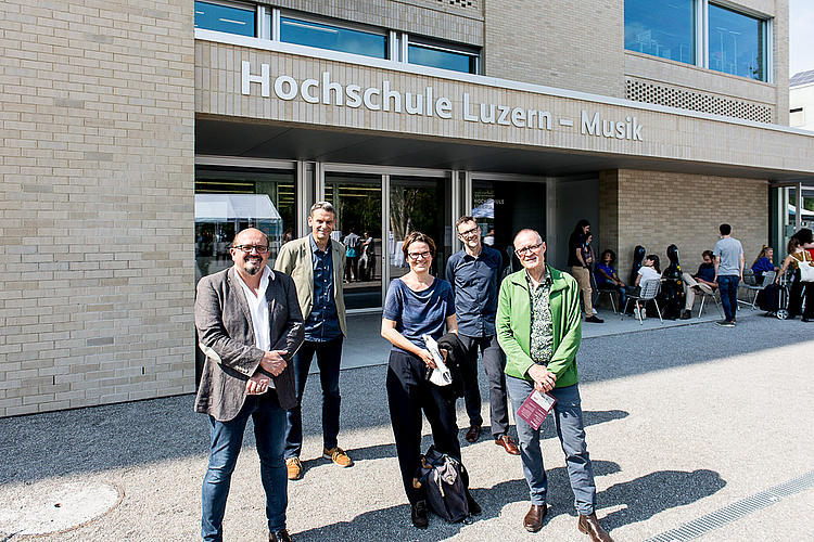 Die Ersteller: Martin Lachmann, Akustiker, Ralf Meier, Schallschutz und Bauphysik, Mareike Neumann und Philipp Fischer vom Architekturbüro Enzmann und Fischer AG sowie Michael Kaufmann, ehemaliger Direktor an der Hochschule Luzern – Musik (von links).