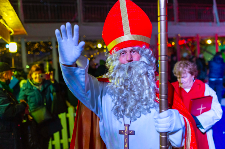 Der Einzug der Lozärner Samichlaus-Gesellschaft vom Sonntag musste abgesagt werden. Am Donnerstag durfte der Samichlaus aber einlaufen.
