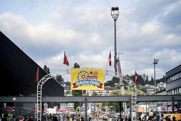 Vor und in der Halle der Messe Luzern findet noch bis am nächsten Sonntag die Schötze-Chilbi statt.
