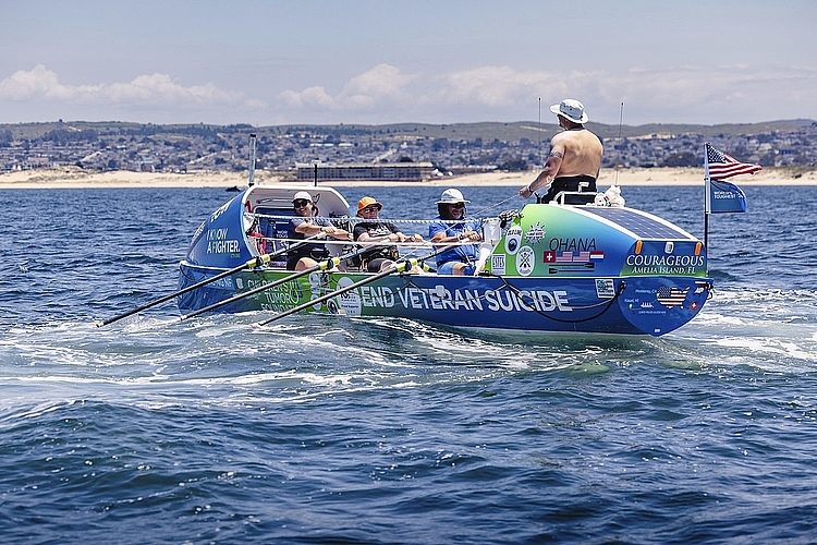 Das Team Ohana um Marina Hunziker bei einer Testfahrt vor der kalifornischen Küste.