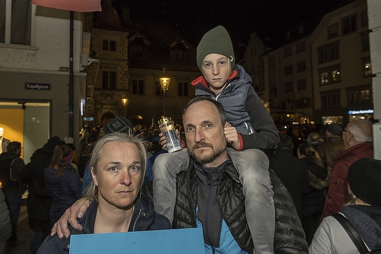 Barbara, Ruben und Sebastian Wey (auf den Schultern): «Ohne Worte!»
