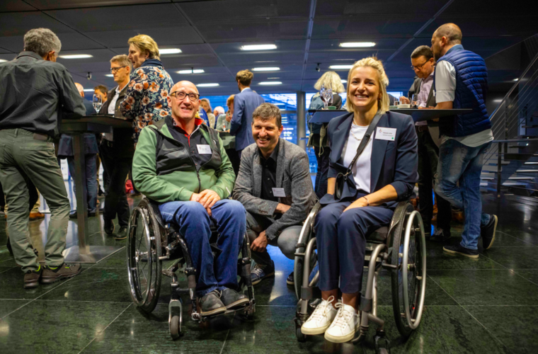 Hugo Müller (links), Claudio Perret und Manuela Schär vom Rollstuhlclub Zentralschweiz feierten einen erfolgreichen Abend. Letztere verpasste die Auszeichnung nur knapp.
