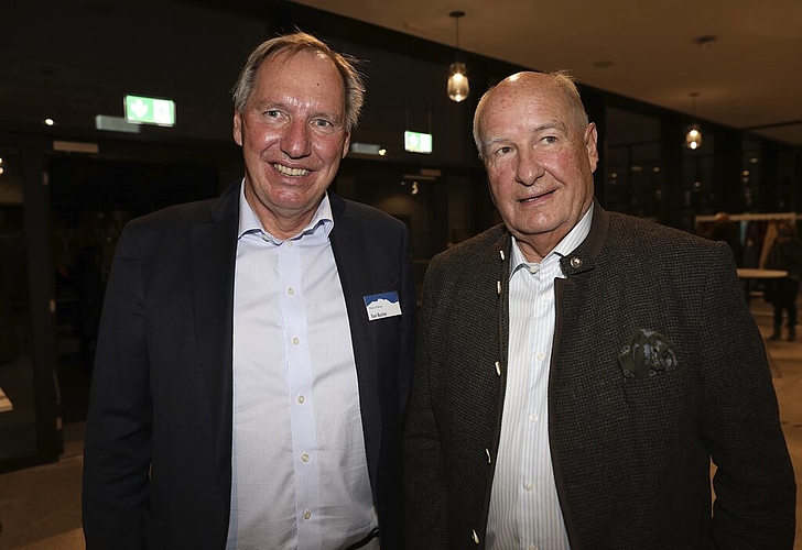 «Die Swissporarena ist eine Erfolgsgeschichte, die sich mit der Pilatus-Arena wiederholen wird», sagt FCL-Präsi-Legende Walter Stierli (r.) mit Toni Bucher, VRP Pilatus-Arena.