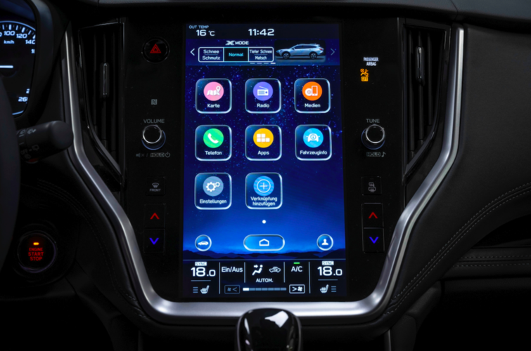 Das Infosystem integriert das Smartphone über Apple CarPlay und Android Auto.