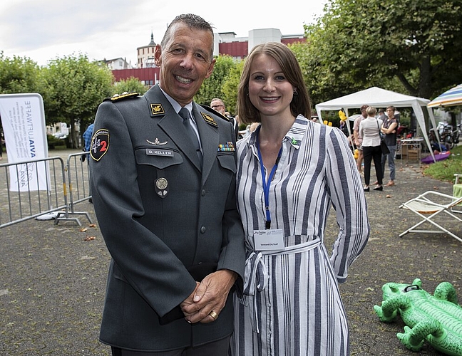 Die Krienserin Lara Soltermann war Mitgestalterin des Podiums, auf dem Bild mit Daniel Keller, Kommandant der Ter Div 2.
