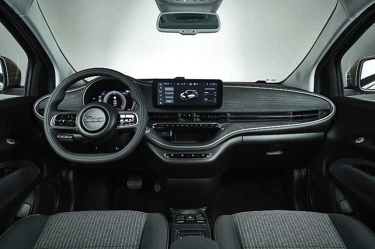 Das Cockpit des Fiat 500e.