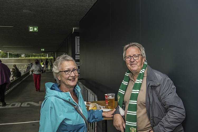 Früher spielte Hugo Rutschi (rechts) aktiv. Nun ist er SC-Kriens-Veteran und genoss es, am Samstag das Spiel mit seiner Frau Gabi von der Tribüne aus zu sehen.
