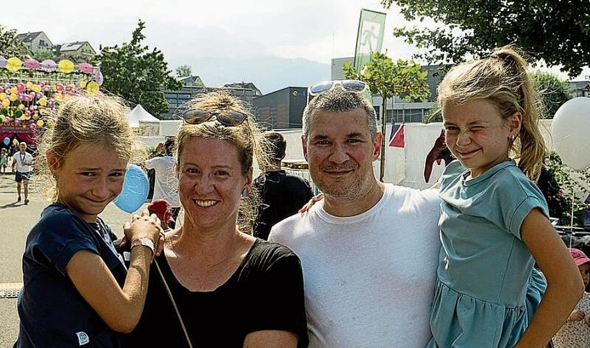 Michèle und Olivier Dörig mit den Kindern Amélie und Cécile hatten den Besuch als Familienausflug geplant, da es Angebote für Gross und Klein gab.