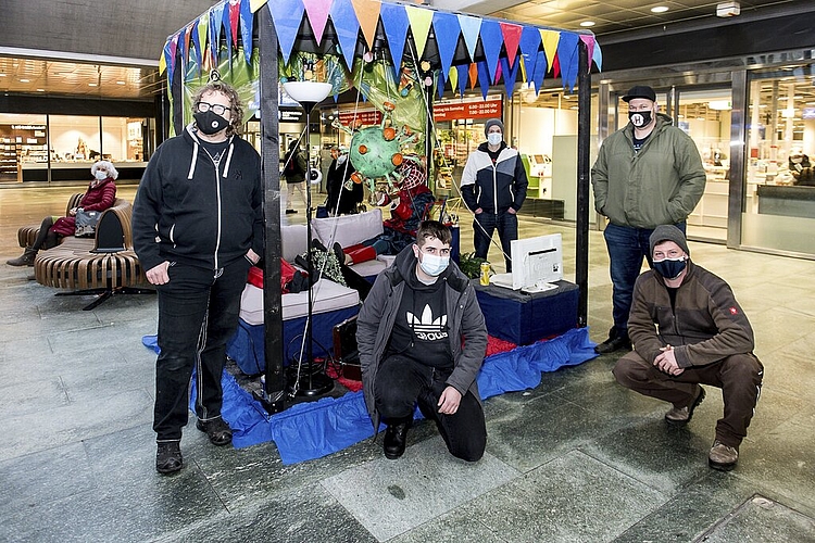 Sven Bühler, Dominik Wicki, Roni Sidler, Lars Bühler und Julian Wetterwald (v. l.) von den Rümliggeischter Schwarzenberg sind an den letzten Arbeiten.
