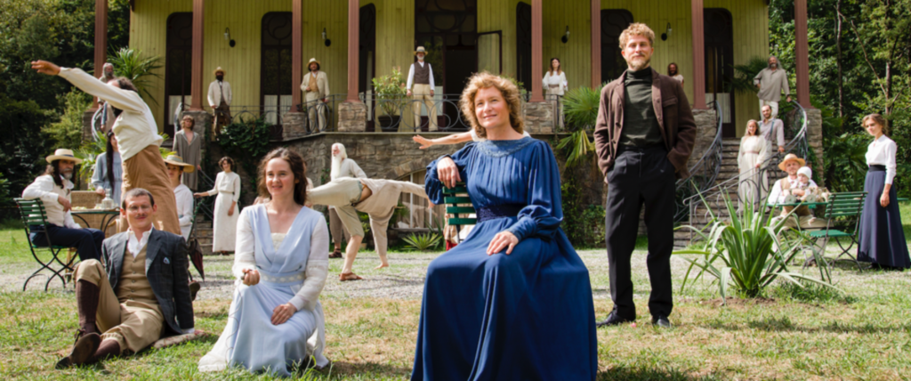 Hermann Hesse (Joel Basman) (l.), Hanna Leitner (Maresi Riegner, 2. v. l.), Ida Hofmann (Julia Jentsch) und Otto Gross (Max Hubacher, r.) auf dem Monte Verità. Bild: tellfilm, Grischa Schmitz, DCM
