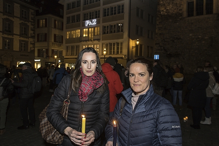 Die-Mitte-Kantonsrätin Karin Stadelmann (l.) und Michaela Tschuor meinten: «Frieden ist sehr zerbrechlich, und wir sollten Sorge zur Solidarität tragen und Verantwortung übernehmen.»
