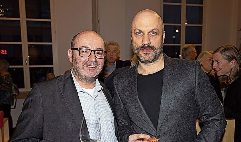 «Ihr werdet überrascht sein!», meinte der kaufmännische Direktor Adrian Balmer (l.) des LT beim Apéro, zusammen mit Regisseur Tobias Kratzer, Intendant der Hamburgischen Staatsoper ab 2025.
