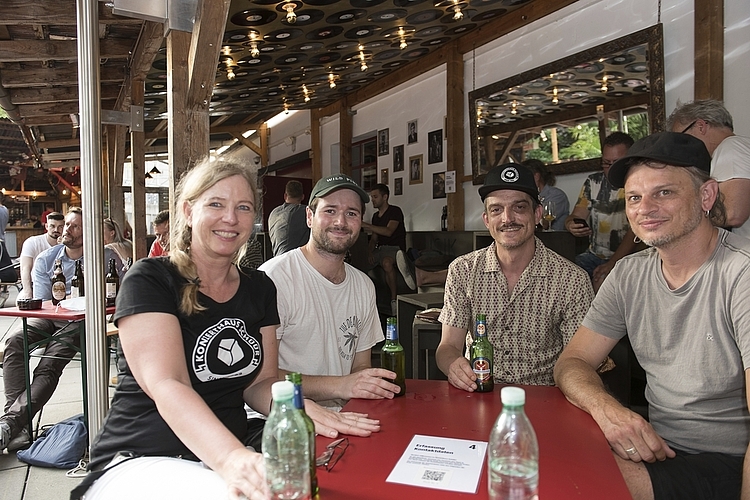 Die Schüür-Crew hat die lange Vorbereitung für das Public Viewing gemeistert: Daniela Imholz-Sieber, Arthur Londeix, Geschäftsleiter Marco Liembd und Alan Benz (v. l.).
