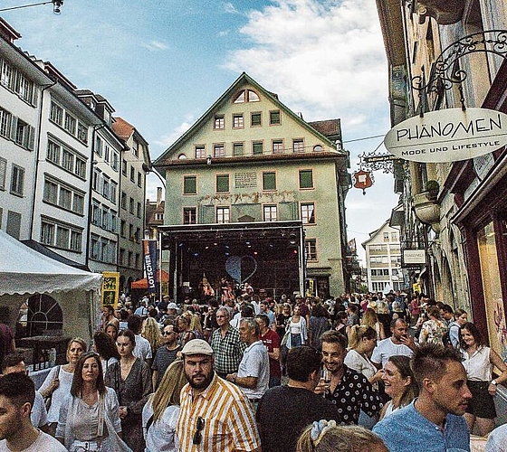 Am Samstag waren rund 45 000 Personen in der Altstadt unterwegs. Bild: Bruno Gisi
