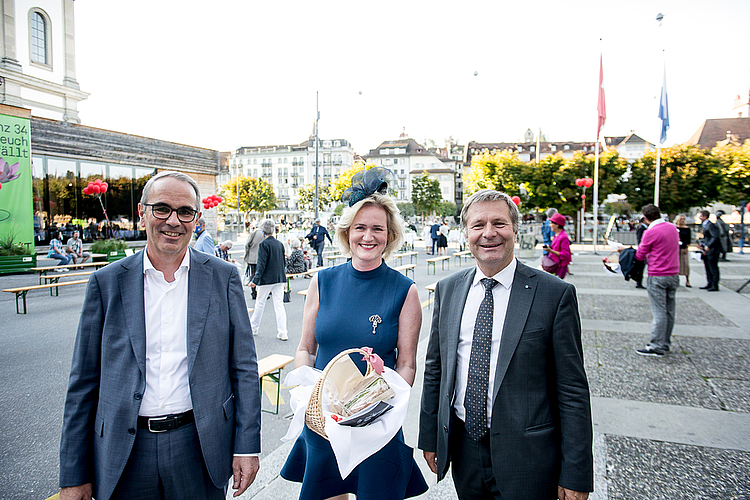 Stadtpräsident Beat Züsli (l.), Birgit Aufterbeck Sieber, Präsidentin Stiftungsrat Luzerner Theater, und Marcel Schwerzmann, Bildungs- und Kulturdirektor Kanton Luzern.
