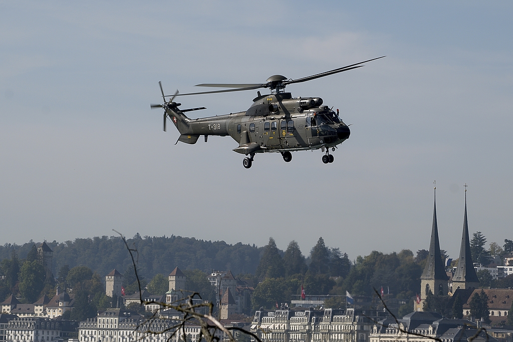 Die Show des Super-Puma der Schweizer Armee über dem Luzerner Seebecken war am Freitag und am Samstag ein Highlight.
