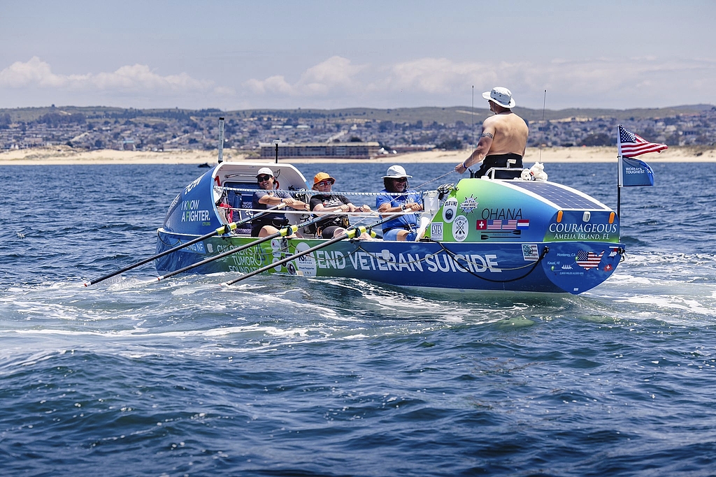 Das Team Ohana um Marina Hunziker bei einer Testfahrt vor der kalifornischen Küste.