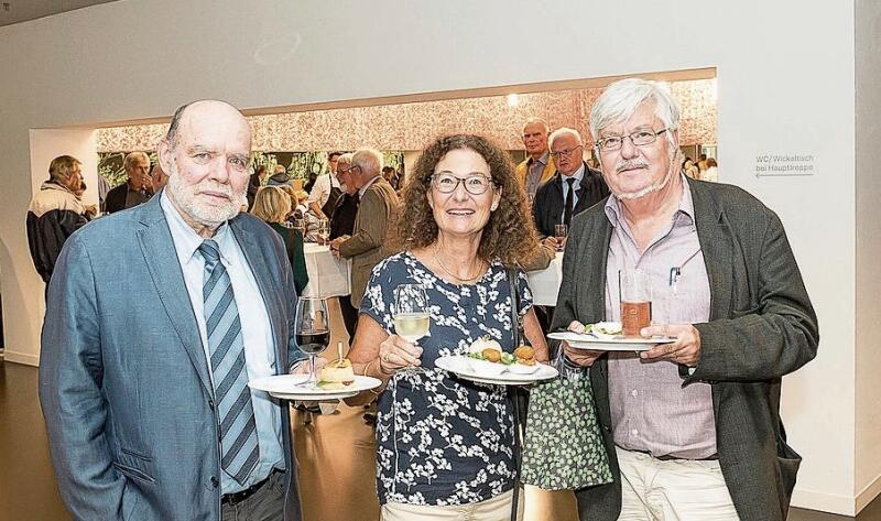 V. l.: Prof. Jacques Lanarès, Präsident Schweizerischer Verband der Seniorenuniversitäten, Claudia Ragaz, ehemalige Dozentin PH, und Prof. Dr. Hans-Rudolf Schärer, Vorstand Seniorenuniversität.