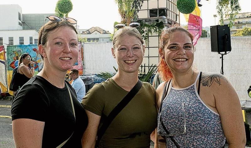 Von links: Nadia Schriber, Jacqueline Wandeler und Eliane Krähenbühl sind gerne glücklich, und das sind sie immer an einem Festival.