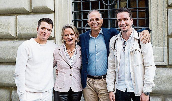 Familie Gmür (von links): Tobias, die erneut gewählte Ständerätin Andrea, Philipp und Valentin.