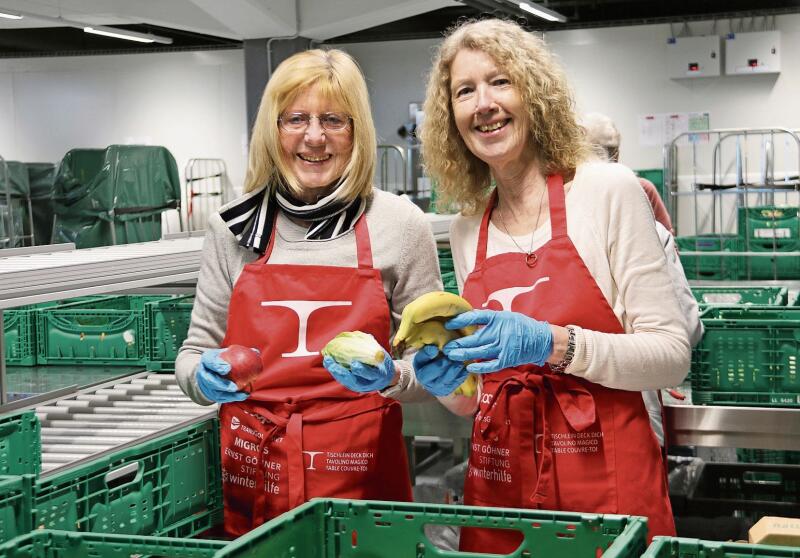 Zwei Freundinnen im Einsatz: Lisa Hitz und Thea Stoll zählen seit Februar zum Freiwilligen-Team in Staufen.Foto: Romi Schmid