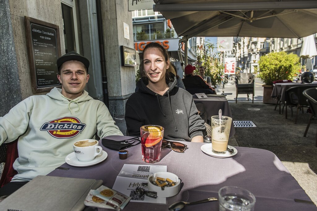 Jetzt noch als Gast im Restaurant Helvetia sind Ladislav Ulicny und Alexandra Bösch. In einer halben Stunde wird Alexandra im Service mitarbeiten.
