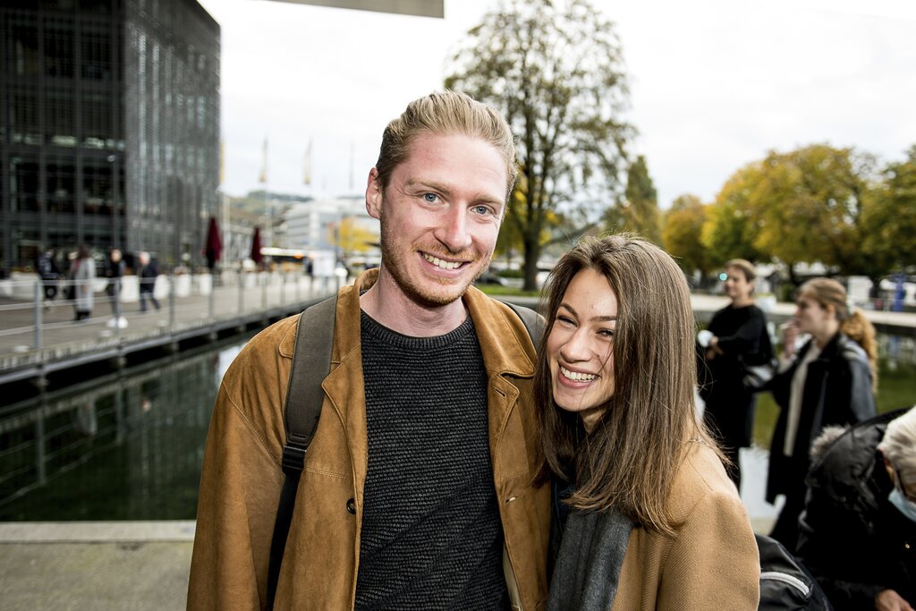 Raphael Mäder und Stéphanie Exer wollen der Kollegin im Chor winken, wenn sie nicht zu weit weg sitzen.
