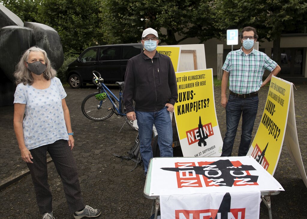 Dezidierte Meinung, mit Maske kommuniziert: Die Emmer Grünen Monique Frey, Patrick Graf und Andreas Kappeler (v. l.).