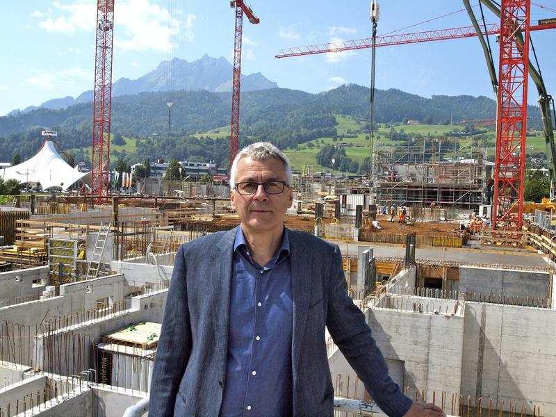 Thomas Glatthard, vor drei Jahren, auf der Baustelle beim Mattenhof. Bild: PD