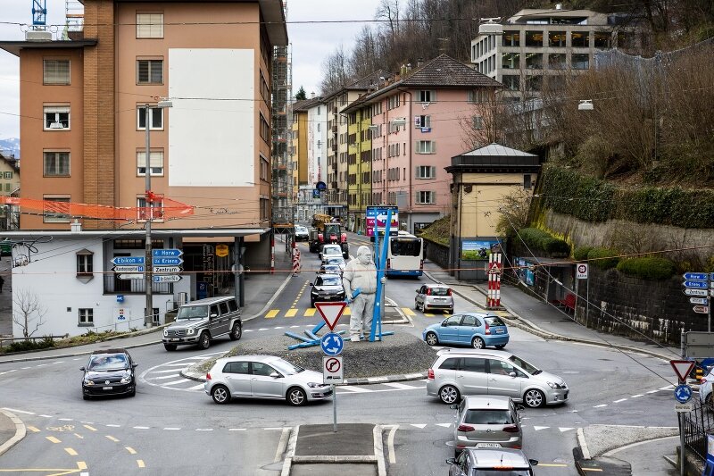 Da, wo Basel- und Bernstrasse aufeinandertreffen, thront nach wie vor der in Beton gegossene Heinz und wacht über den Verkehr.
