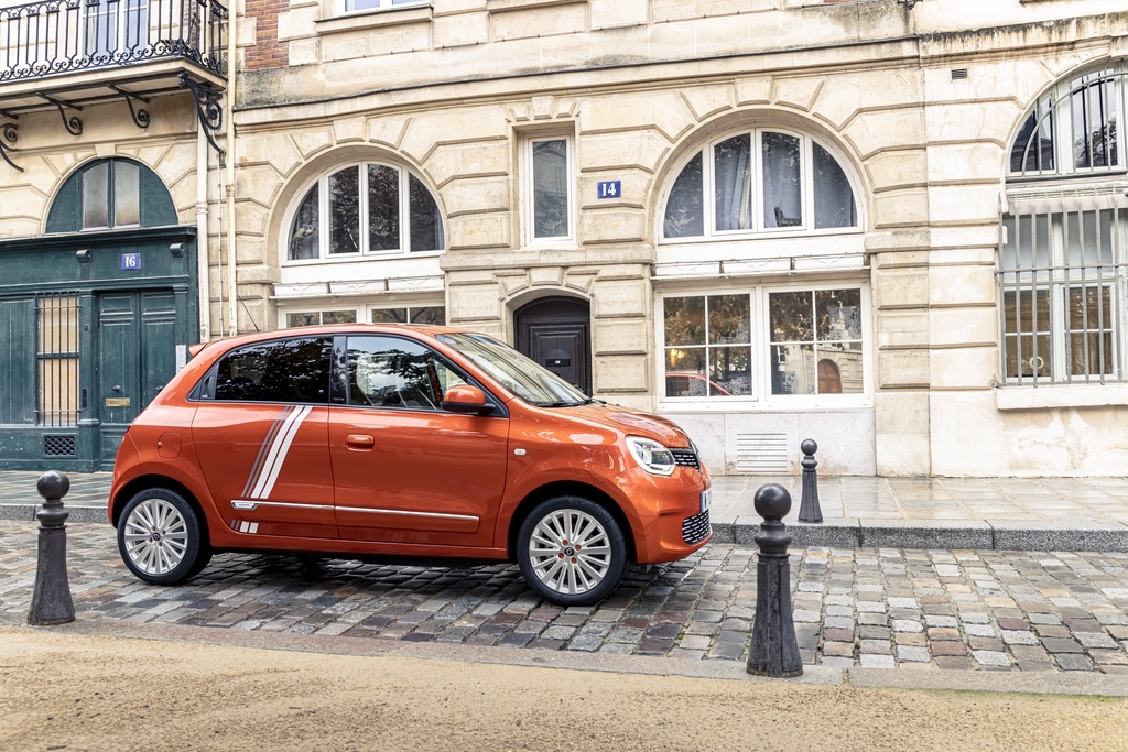 Kein anderes Elektroauto ist so günstig erhältlich wie der Renault Twingo: Kein Alleskönner, aber im Stadtgebiet ist er eine praktische Einkaufsbegleitung. Bilder: PD
