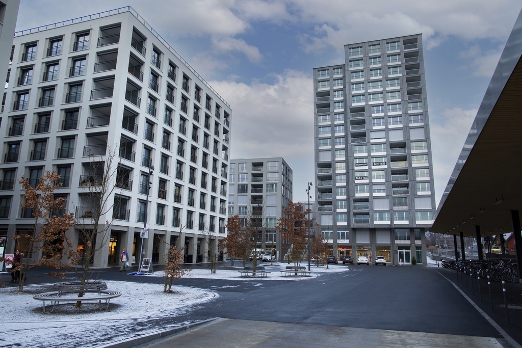 «Urbanes Filetstück»: Der grosszügige Bahnhofplatz im Mattenhof ist ein neues Zentrum in Kriens. Bild: Andréas Härry
