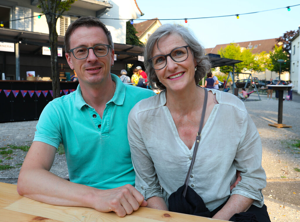 Sie wohnen am Waldrand und schätzen die Lebensqualität im Quartier: Judith und Christoph Isenegger.
