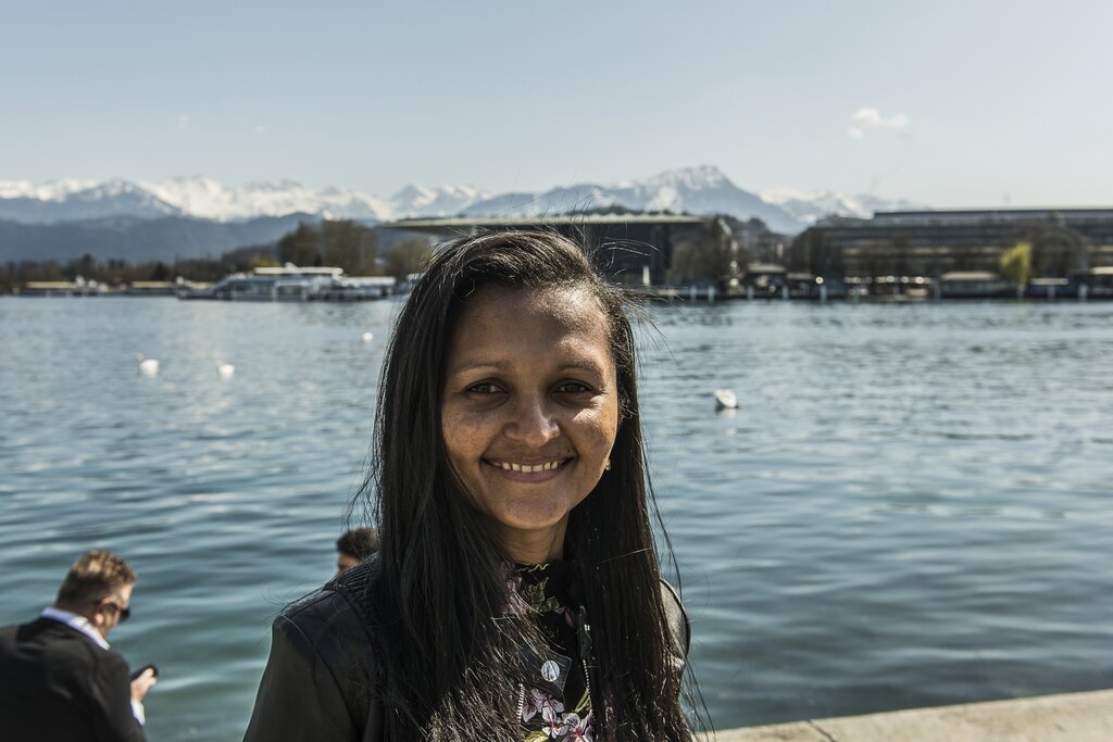 Silveline Hauri erinnert sich an einen 1. April, als ihr Bruder sie unnötigerweise bat, unbedingt früher nach Hause zu kommen.
