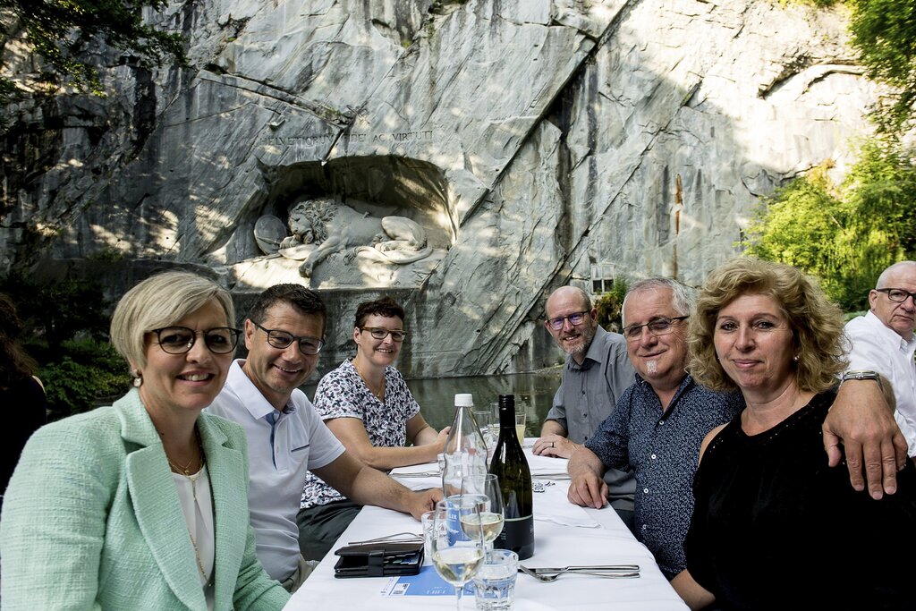 «An einem so speziellen Ort zu tafeln, ist einfach genial», finden (von links)
