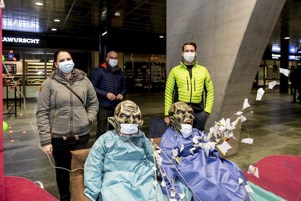 Das Fasnachtsvirus der Guuggenmusig Knokker aus Pfaffnau überrollt alles. Dabei waren Vinzenz van den Berg, Philipp Scheidegger, Pascal Erni, Silvan Hess und Maurice Widli (v. l.).
