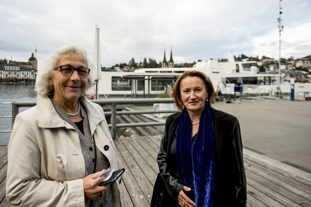 Den Auftritt der Solistin Madelaine Wibom lieben Margrith Hess und Irma Lussi (v. l.). Und Letztere nimmt Gesangsunterricht bei der Solistin.
