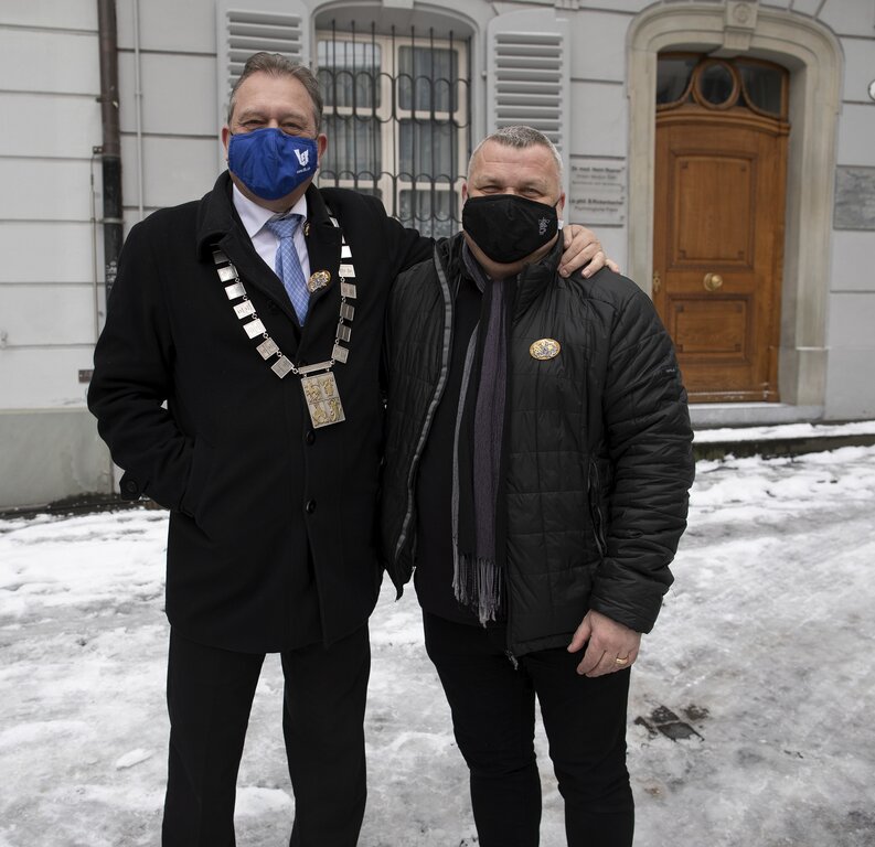 LFK-Präsident Dani Abächerli (l.) ahnte etwas von einer Aktion, LFK-«Umzugschnörri» Peti Federer war als Livestream-Moderator souverän.
