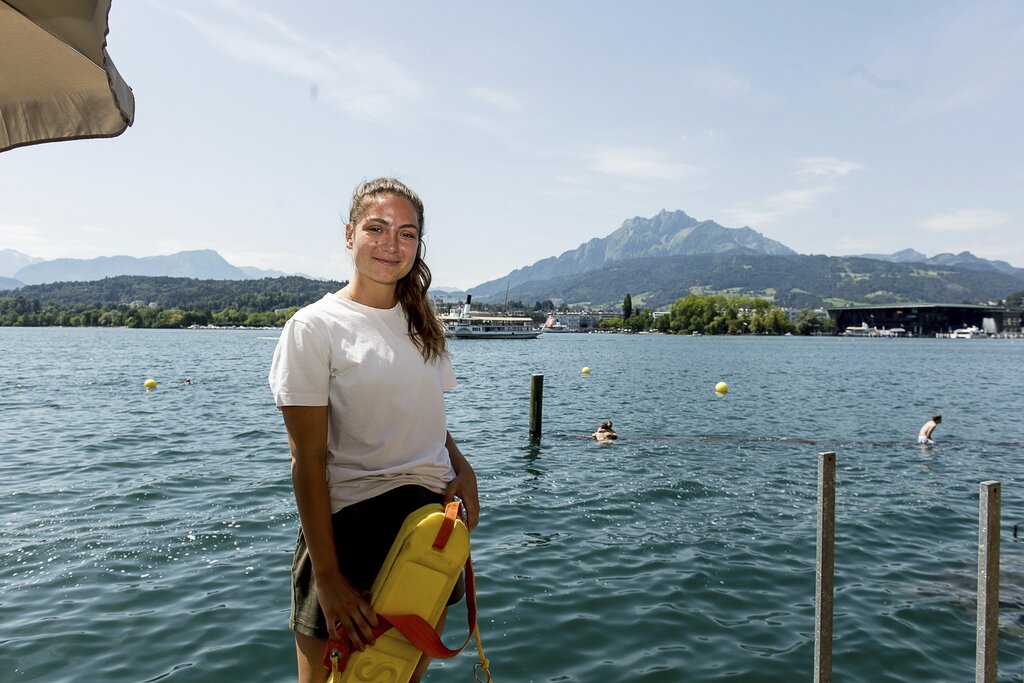 Sehr einladend finden Nikolay (links), Ruzica und Aleksej Elsasser aus St. Urban. Sie finden die Anlage sehr einladend. Nur das Wasser ist sehr kalt, meint der Jüngste.
