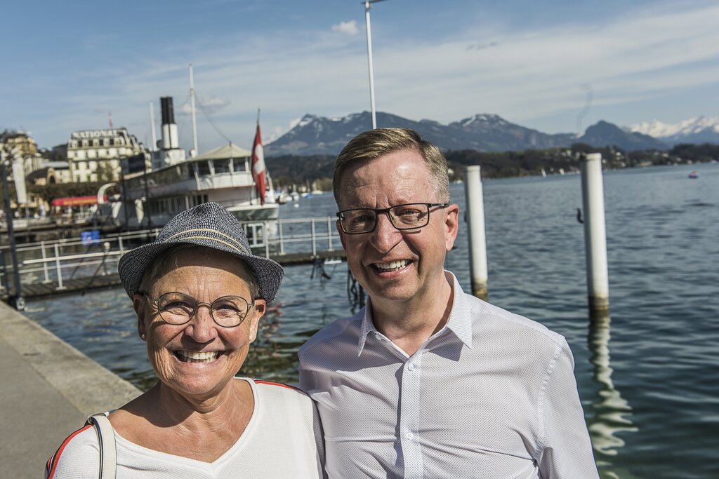 Barbara Wirth und Joe Süess haben am 1. April das Homeoffice früher beendet, um Luzern beim schönen Wetter zu geniessen.
