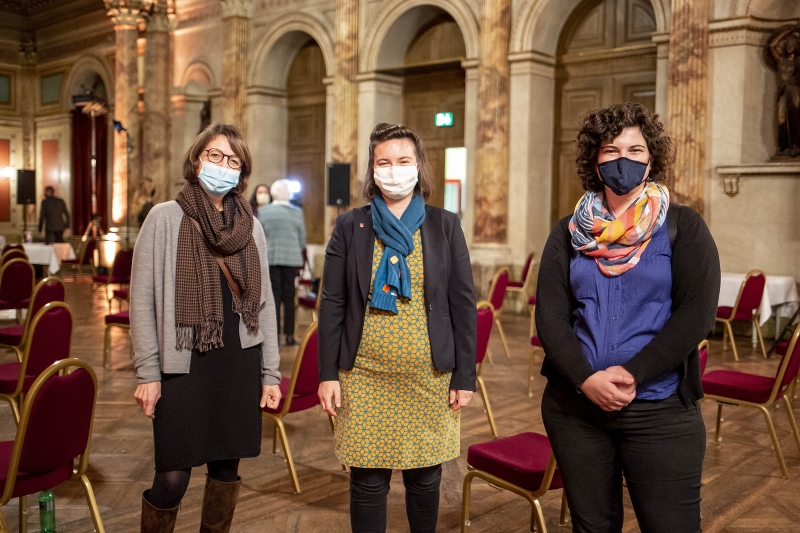 Jolanda Achermann Sen, Maria Pilotto und Korintha Bärtsch (von links) sind sich einig: Es gibt noch viel zu tun, was die Gleichberechtigung in allen Lebensbereichen betrifft.
