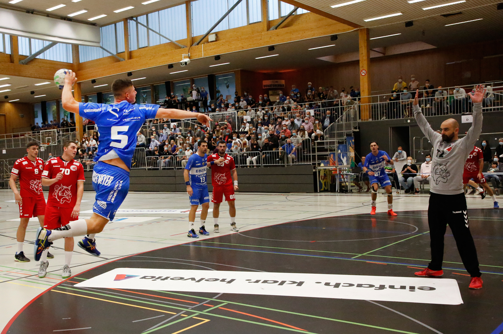 400 Zuschauerinnen und Zuschauer bekamen ein spannendes erstes Saisonspiel in der Krauerhalle zu sehen. Cheftrainer Goran Perkovac war nach dem Spiel jedoch nicht wirklich zufrieden mit der Leistung seines Teams: «Das einzig Positive ist das Resultat mit zwei Toren Vorsprung», gab er zu Protokoll.
