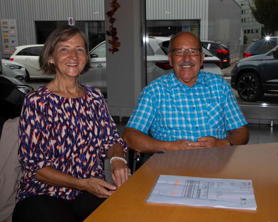 Immer Ibiza, zumindest beim Auto: Heidy und Mandy Koch ersetzen in der Nidfeld-Garage ihr Uraltmodell von Seat durch den modernsten Nachfolger.
