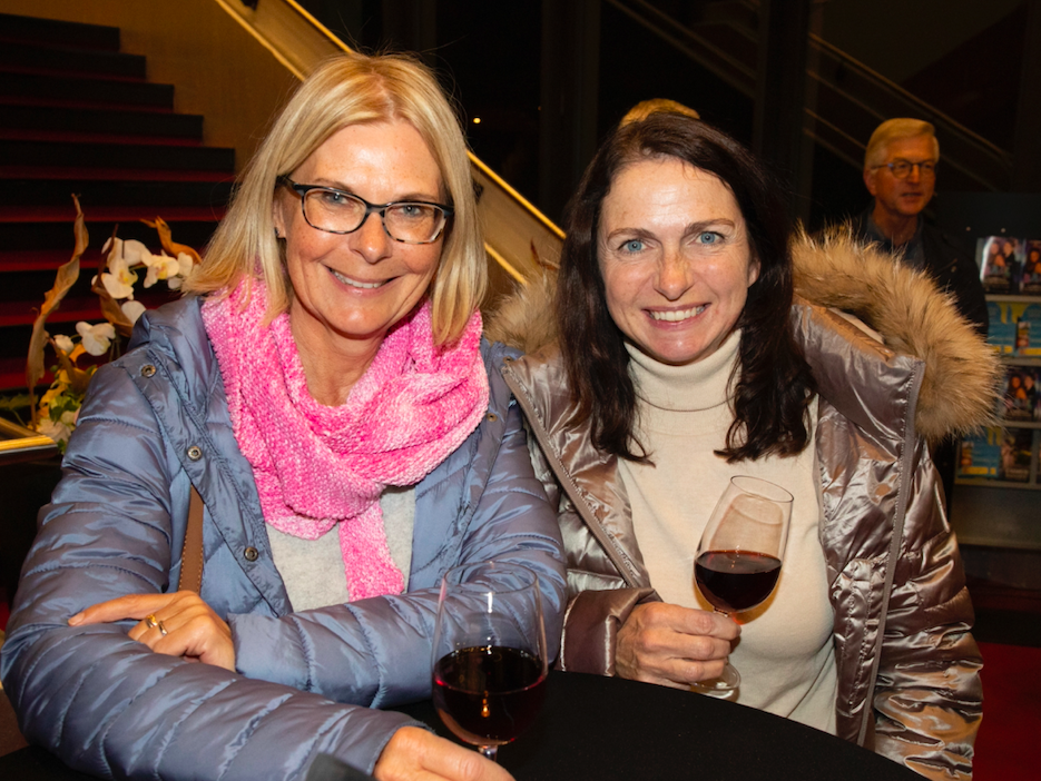 Silvia Stoffel (links) aus Root mit Esther Tessendorf aus Küssnacht. «Ich ziehe bald wieder in den Kanton Luzern», freute sich Esther Tessendorf.
