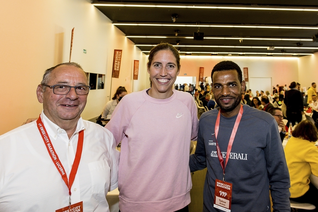 Von links: Hansruedi Schorno, Gründer Swiss City Marathon, Fabienne Schlumpf, mehrfache Rekordhalterin, und Tadesse Abraham, Schweizer Rekordhalter im Marathon.
